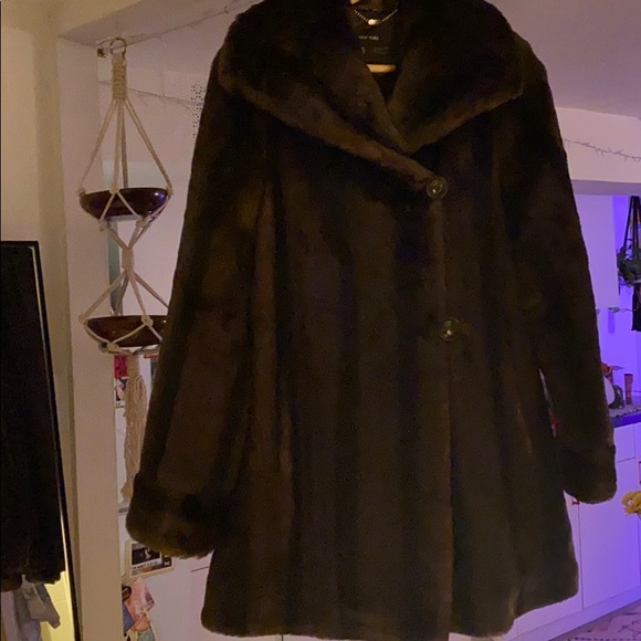 JONES NEW YORK faux fur coat - Picture 3 of 11
